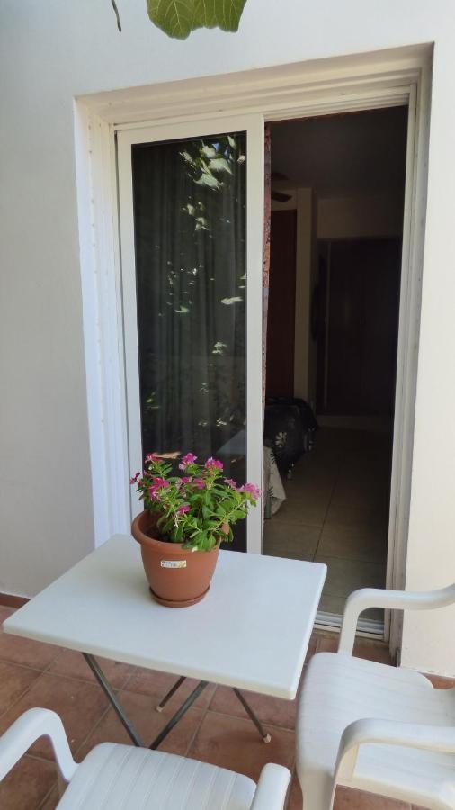 Kalampakas Guesthouse Larnaca Extérieur photo