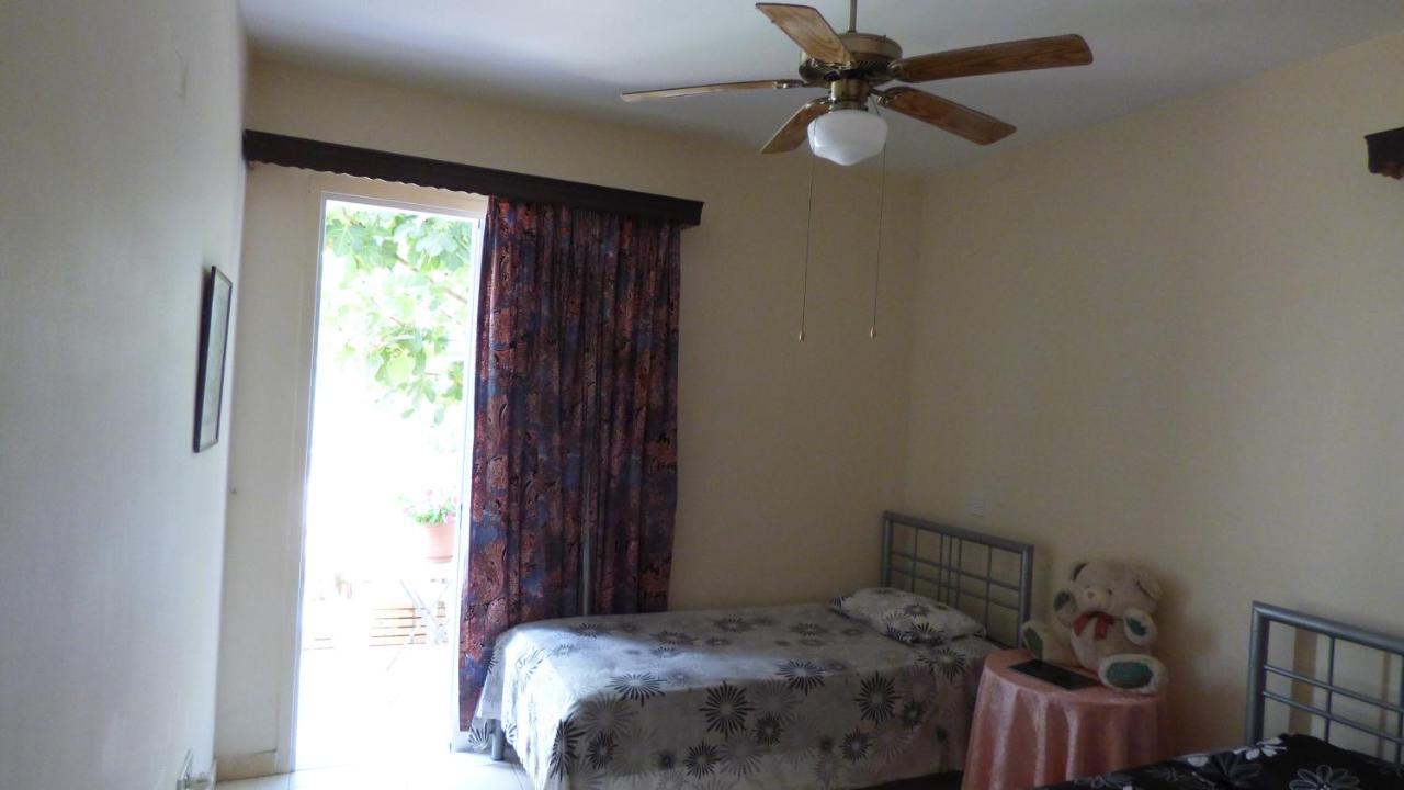 Kalampakas Guesthouse Larnaca Extérieur photo